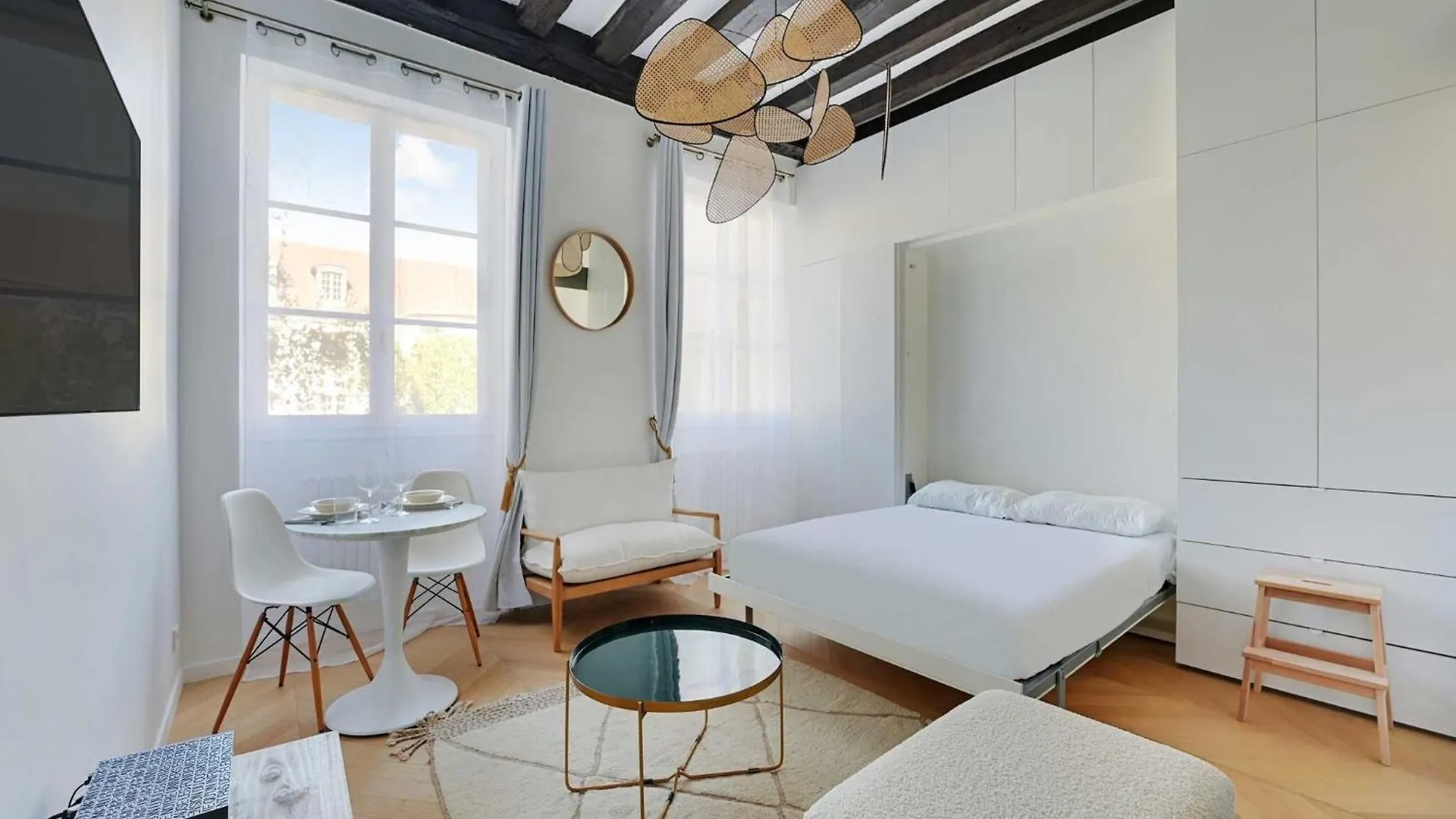 Modern Getaway For Two - Marais Place Vosges Paris 0*,  France