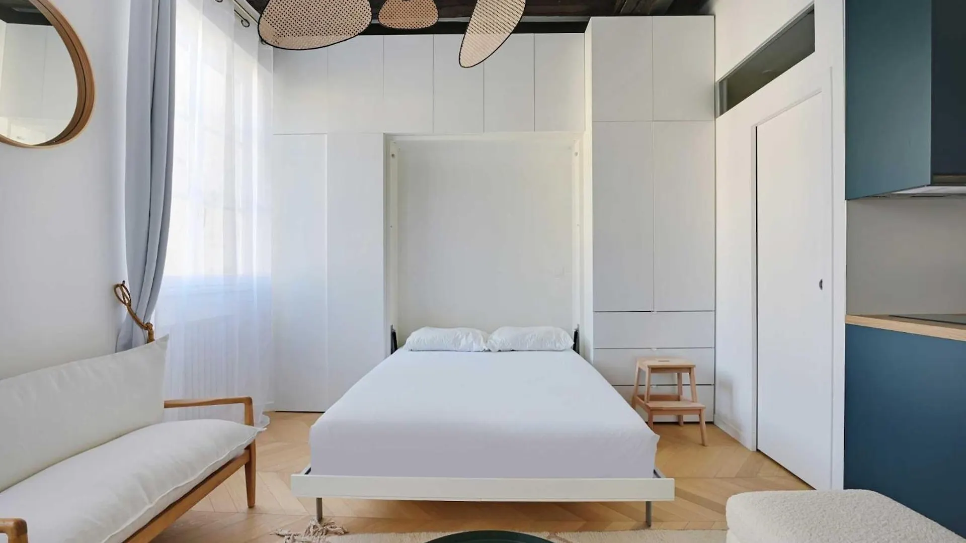 Modern Getaway For Two - Marais Place Vosges Paris