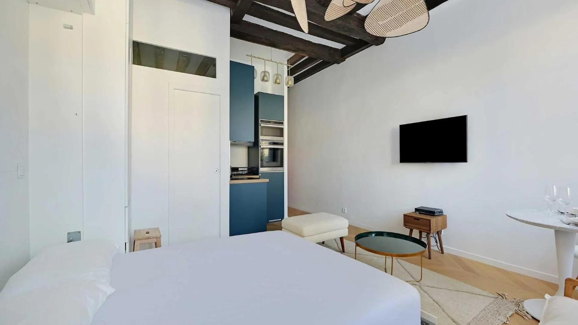 Modern Getaway For Two - Marais Place Vosges Paris 0*,  France