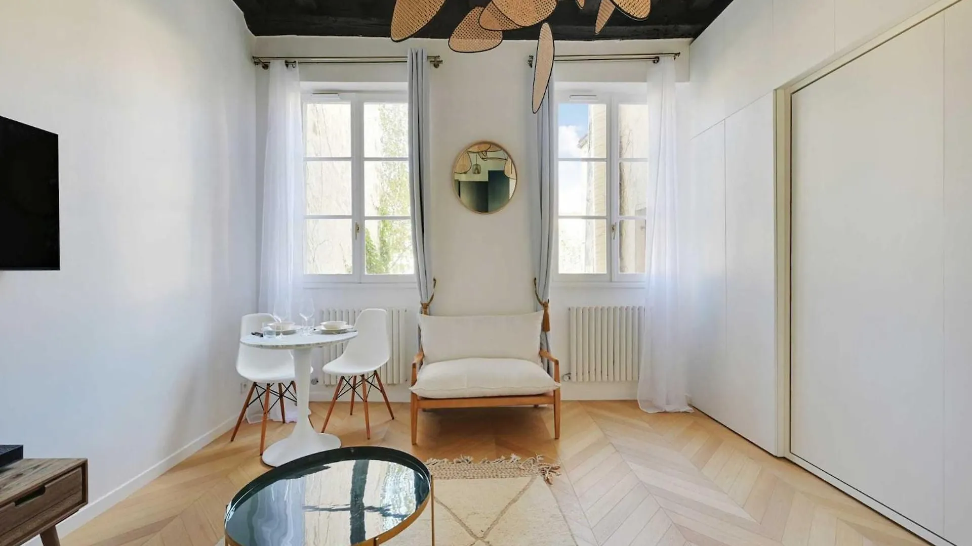 Modern Getaway For Two - Marais Place Vosges Paris
