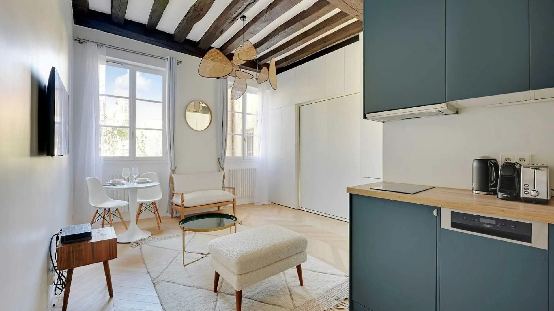 Modern Getaway For Two - Marais Place Vosges Paris 0*,